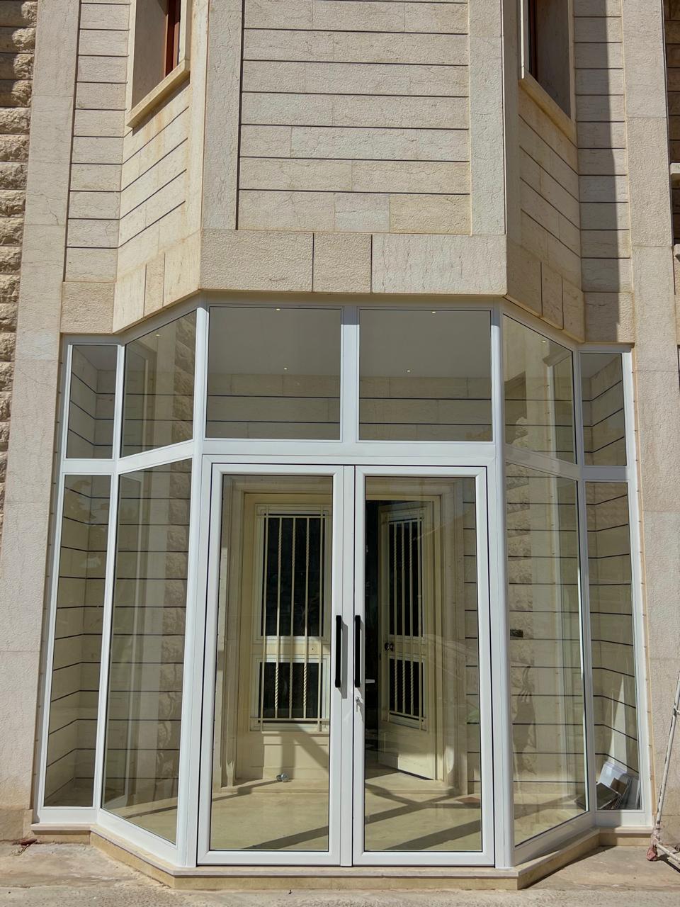 أبواب وواجهات ألمنيوم وزجاج